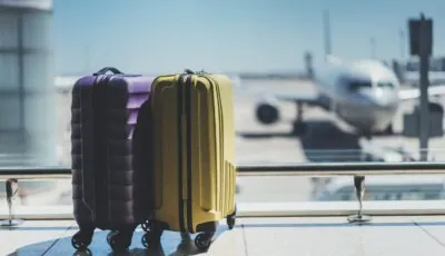 Des bagages à l'aéroport - © ImYanis