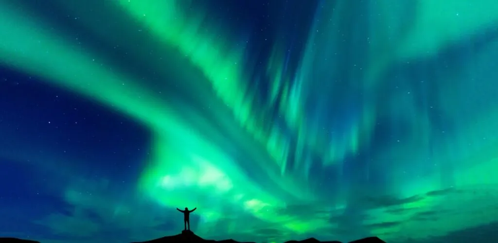 Aurores boréales en Irlande : les tempêtes solaires offrent un spectacle inédit cette semaine