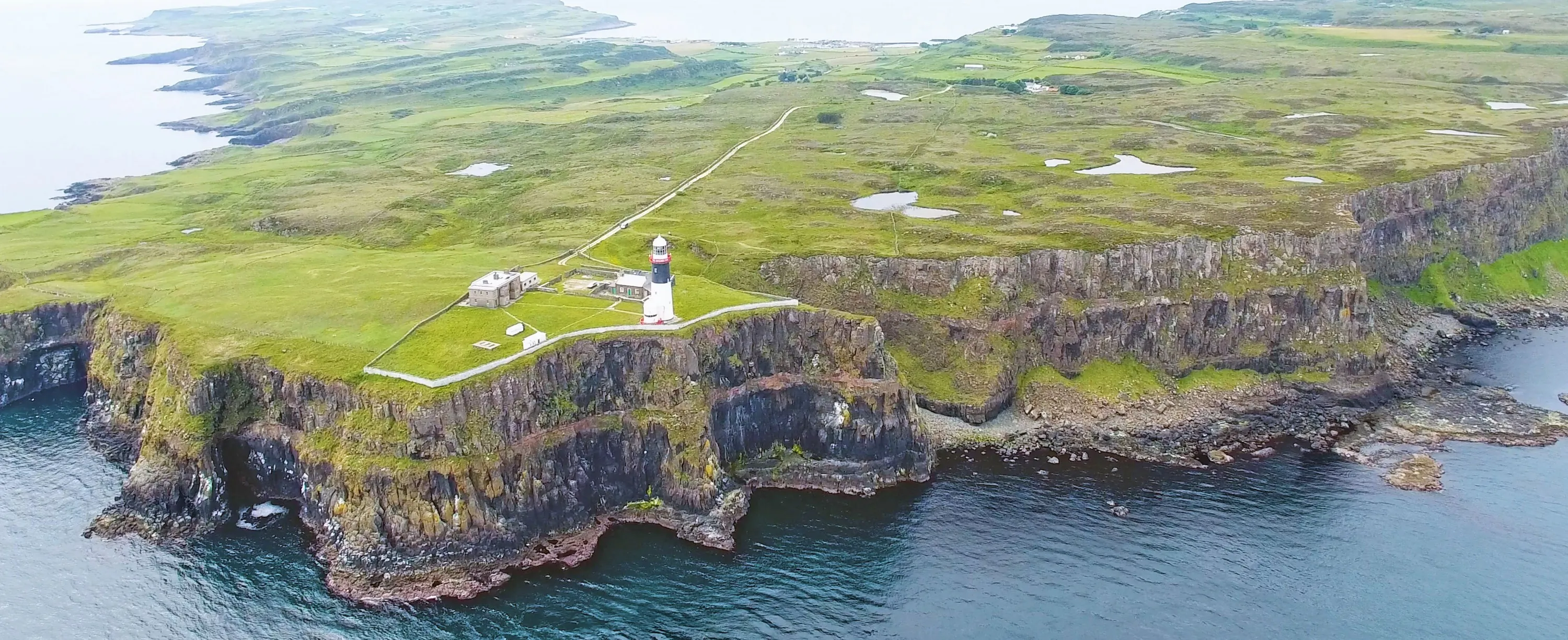 Rathlin Island et son phare est - © peter