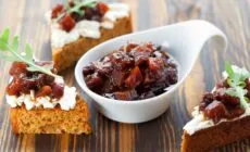 Du relish irlandais sur du fromage - © Svetlana Kolpakova