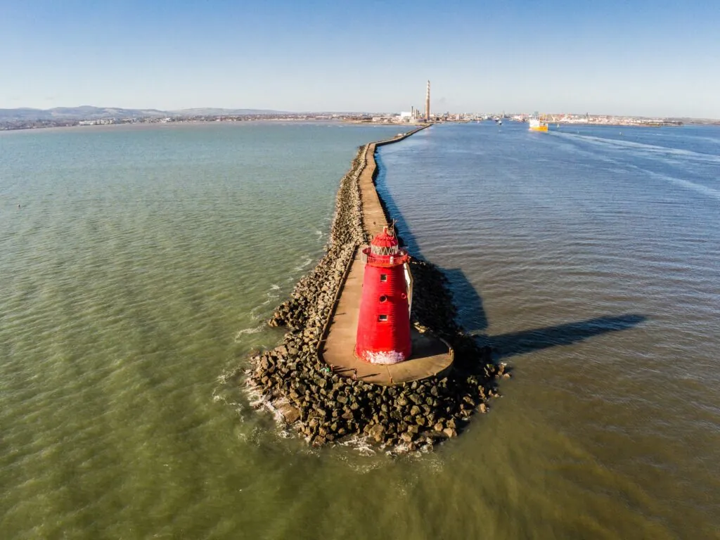 The Great South Wall et le phare de Poolbeg - © Giovanni
