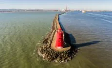 The Great South Wall et le phare de Poolbeg - © Giovanni