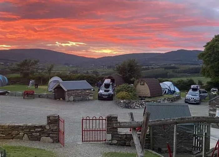 Top of the Rock Pod Páirc & Walking Centre