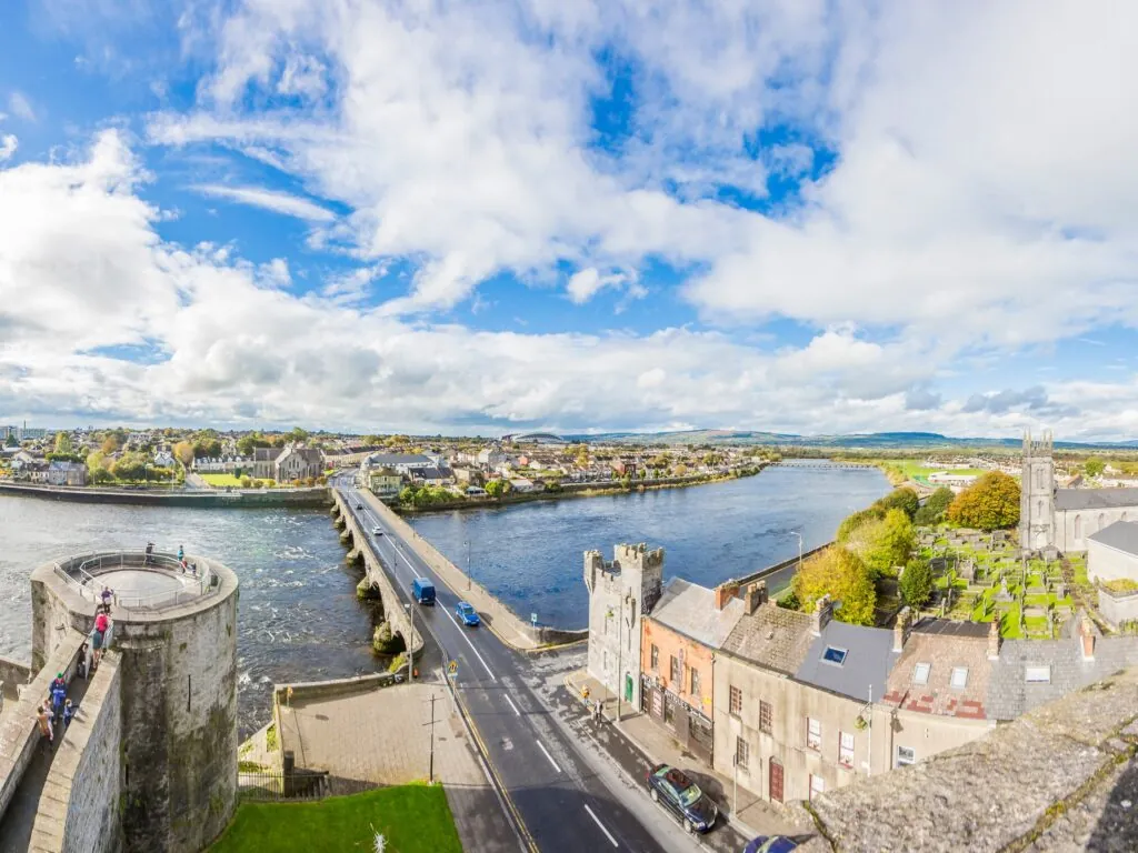 Vue sur Limerick et le Thomond bridge - © Aquarius