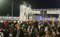 Queue interminable à l'aéroport de Dublin - @dog_n_dad - Instagram