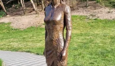 La scultpure de Maureen O'Hara à Glengarriff - Credit: Facebook / @visitglengarriff