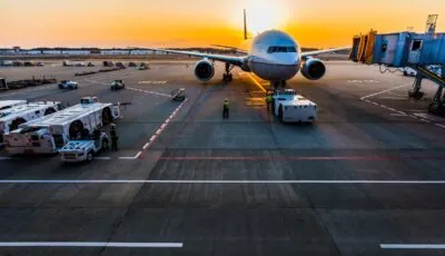 Un avion en Irlande - Photo by VOO QQQ - Unsplash