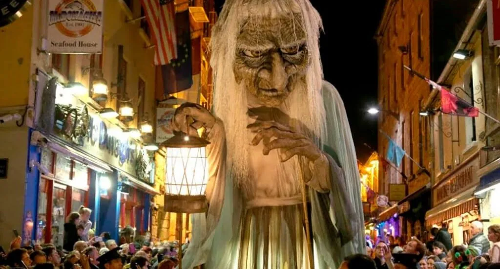 La Macnas Halloween Parade