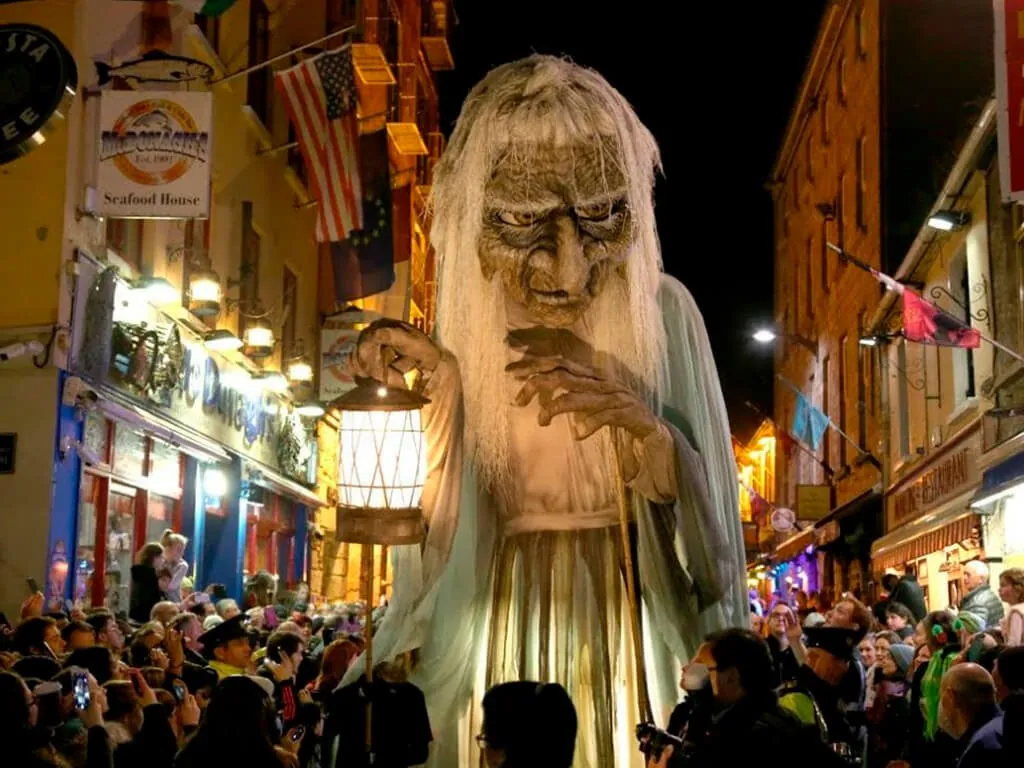 La Macnas Halloween Parade