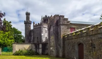Le Charleville castle - © andrew