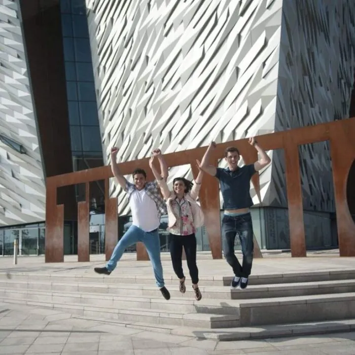 De Dublin : Chaussée de Géants, Dark Hedges, Titanic Belfast
