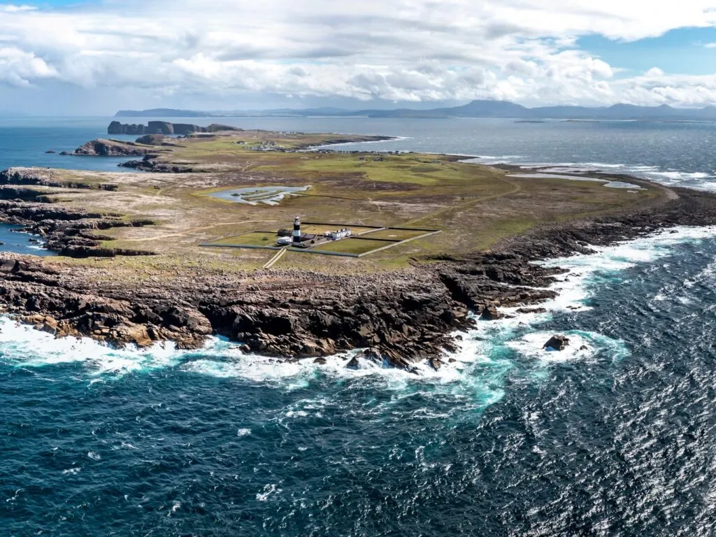 Tory Island Lighthouse - © Lukassek