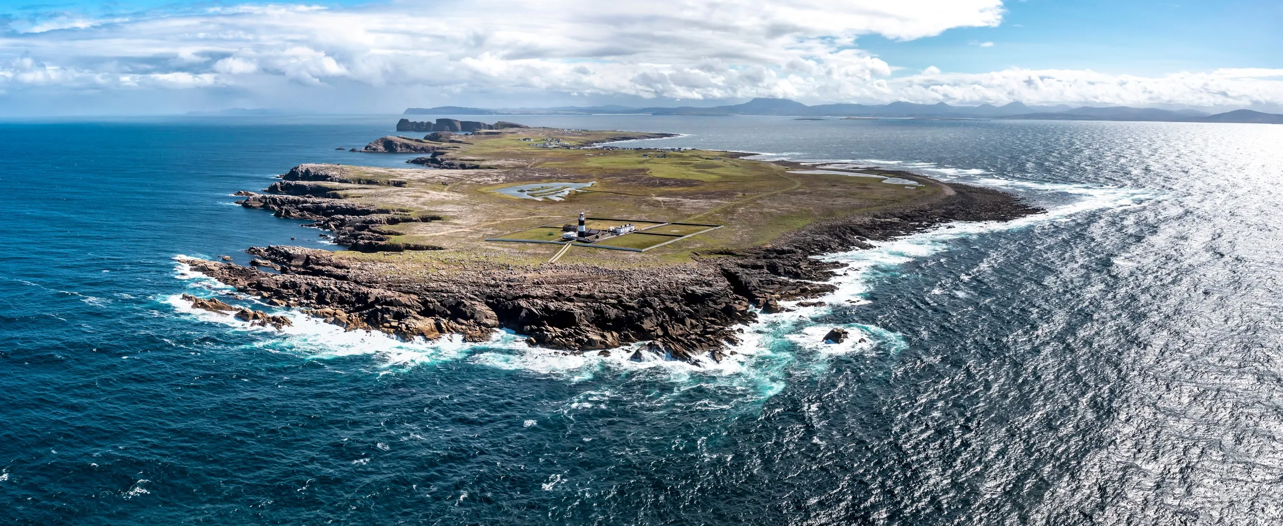 Tory Island Lighthouse - © Lukassek