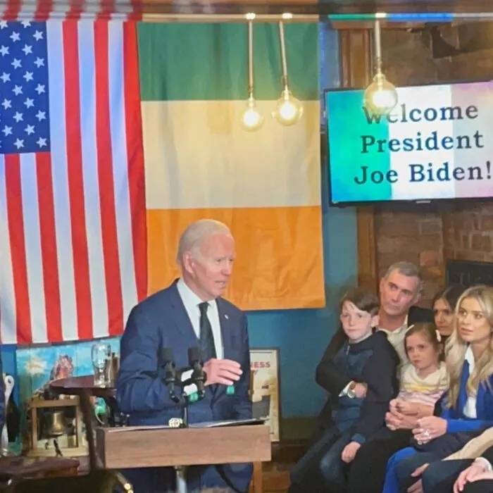 Joe Biden gaffe dans un pub en Irlande - @SiCarswell (Twitter)