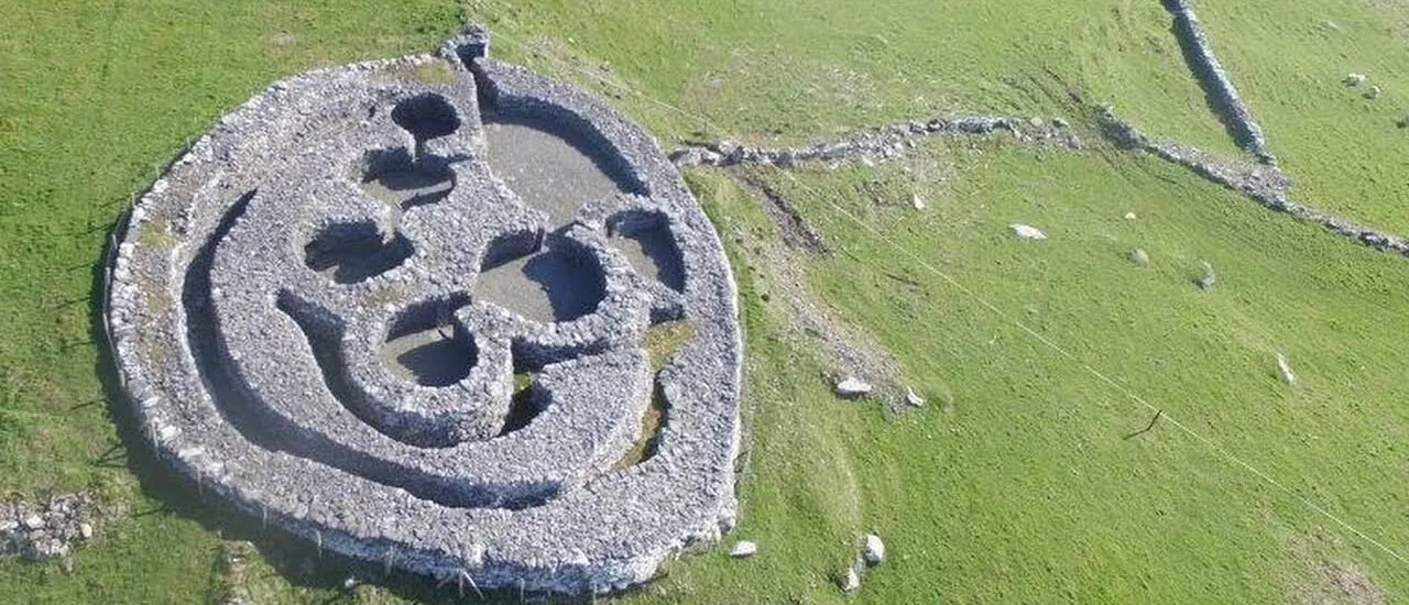 Cashel Murphy - https://cashelmurphy.business.site/