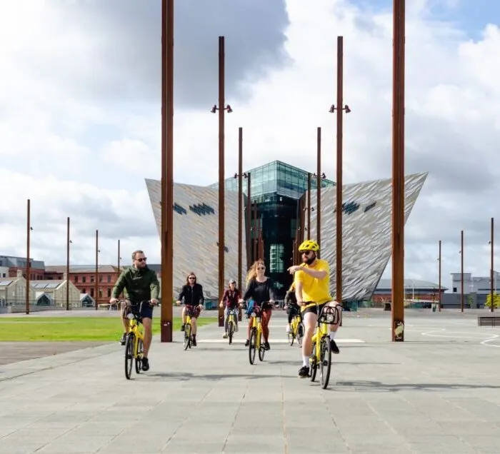 Belfast : City Highlights Bike Tour