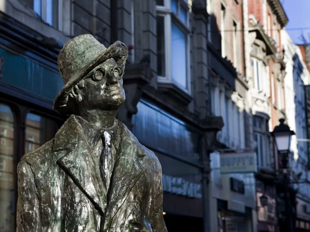 Statue de James Joyce, père du personnage de Leopold Bloom - © Dave Walsh