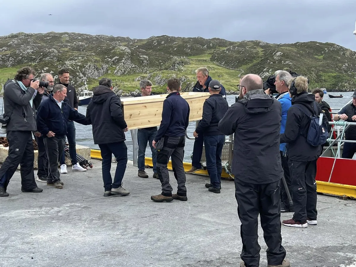 Les crânes volés sont de retour sur l'île d'Inisbofin, après 133 ans d'absence - Inishbofin Heritage Museum & Gift Shop