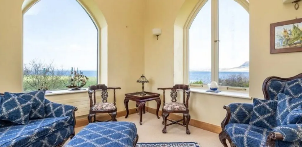 Irlande - L'ancien poste de garde-côtes de Dromard en vente pour 1,75 millions d'euros ! 1 Intérieur de la Old Coastguard Station in Dromard - MyHome.ie