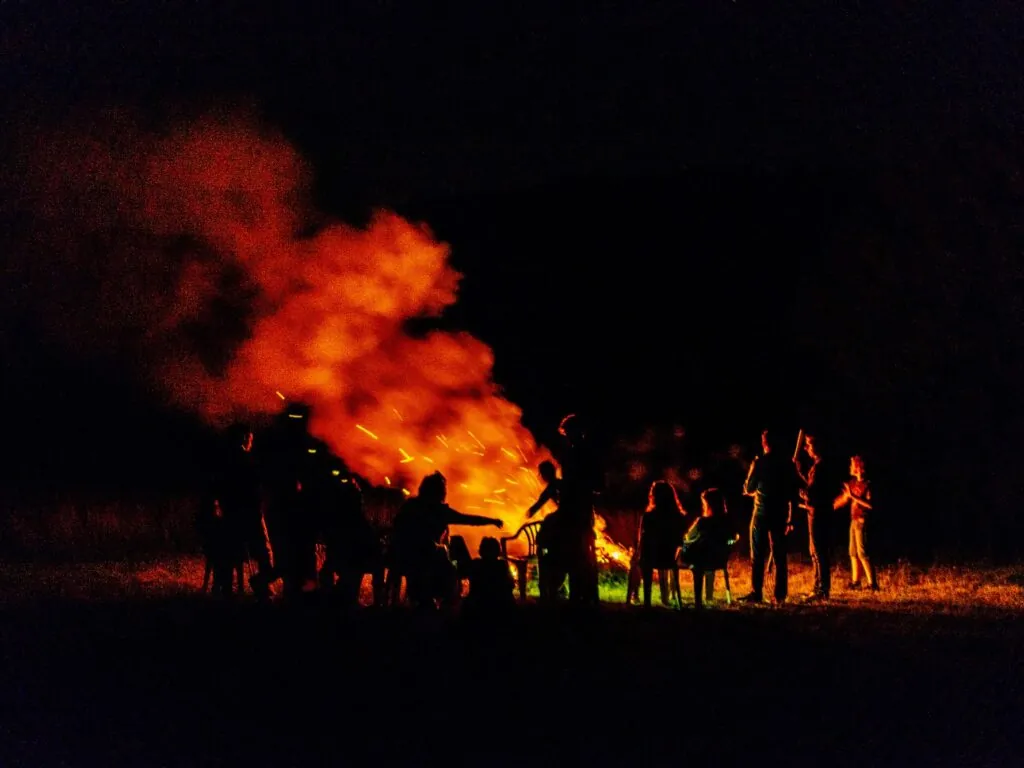 Feu de joie pour la fête irlandaise de Beltaine - © Julien