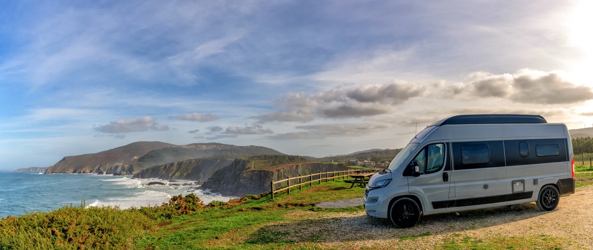 Voyagez en camping-car et goûtez à la liberté ! - © makasana photo