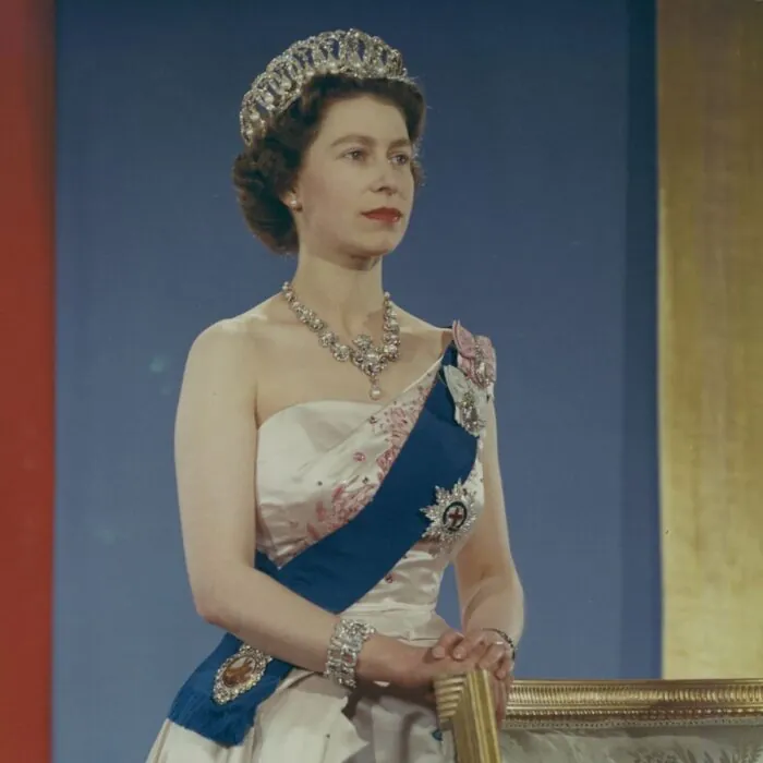 Reine Elzabeth II - BiblioArchives / LibraryArchives - cc