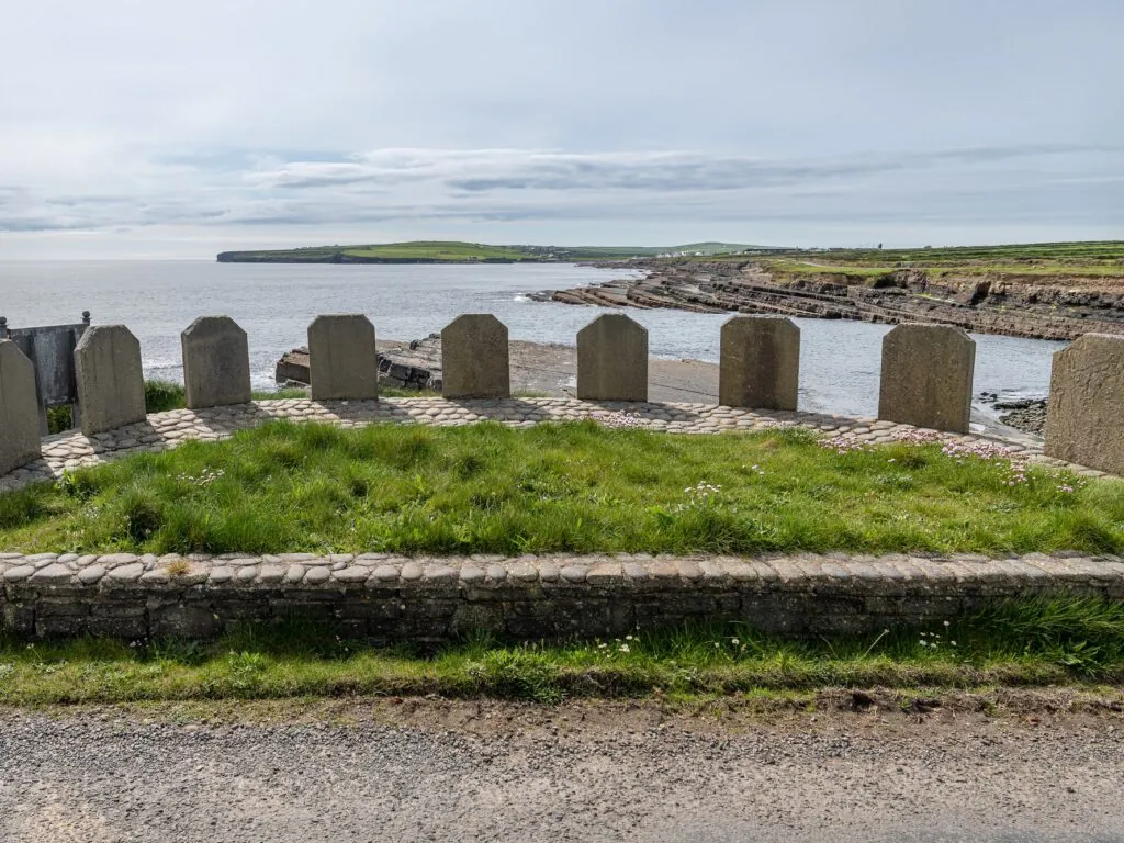 Grave of the Yellow Men - © dvlcom