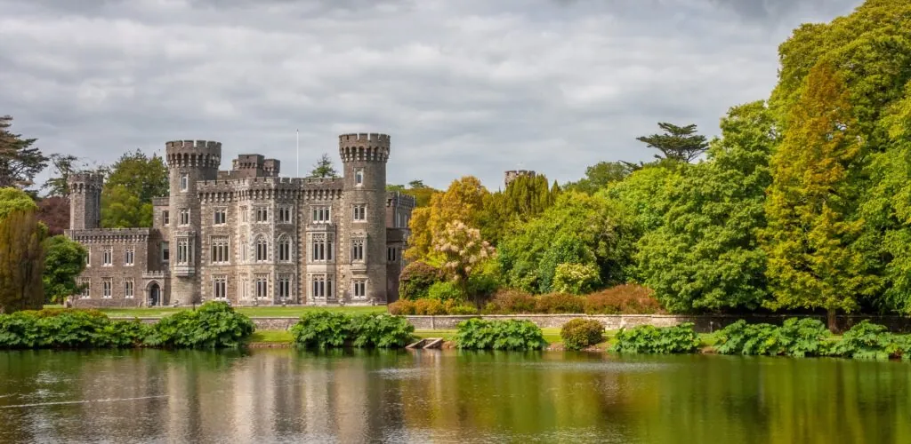 Irlande : une pièce secrète vieille de 800 ans découverte dans le château de Johnstown