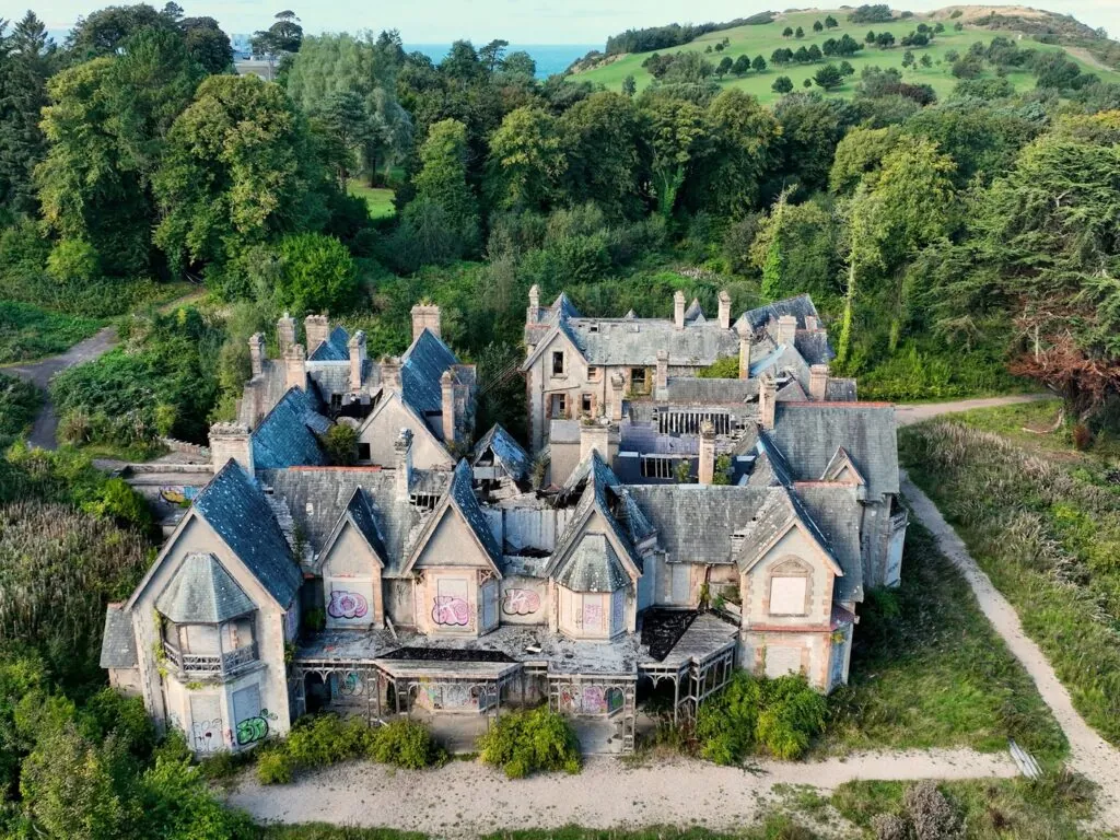 Cairndhu House - © peter