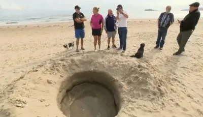 Le prétendu cratère découvert sur la plage de Portmarnock - Virgin Media