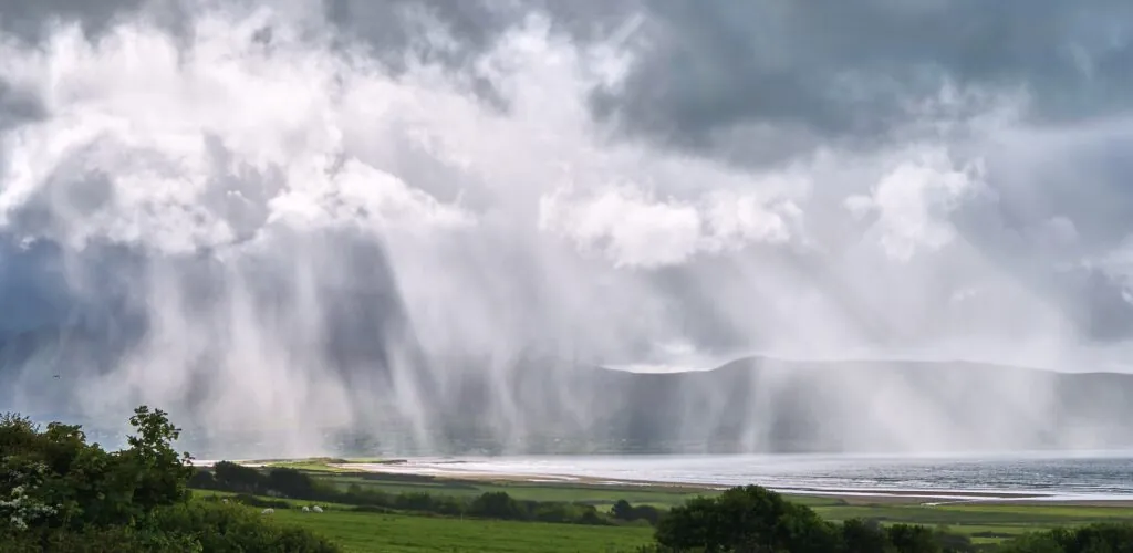 La pluie est de retour en Irlande : avertissements de statut jaune et orange pour jeudi et vendredi
