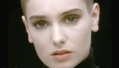Sinéad O'Connor dans le clip "Nothing Compares 2 U"