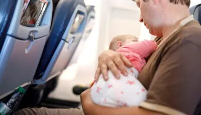 Voyager en Irlande avec un bébé 2 Prendre l'avion vers l'Irlande avec un bébé est extrêmement confortable - © Irina Schmidt