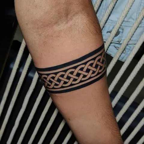 Les tatouages irlandais : les idées les plus inspirantes 4 Tatouages d'entrelacs irlandais