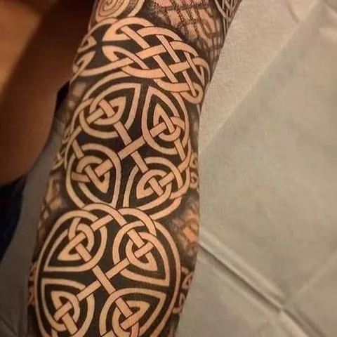 Les tatouages irlandais : les idées les plus inspirantes 5 Tatouages d'entrelacs irlandais