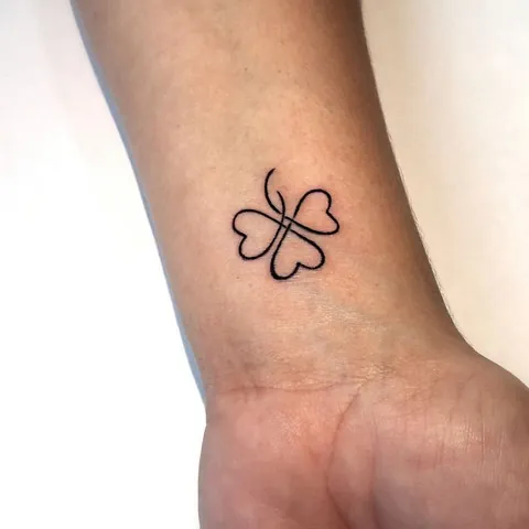 Les tatouages irlandais : les idées les plus inspirantes 2 Un tatouage de trèfle irlandais