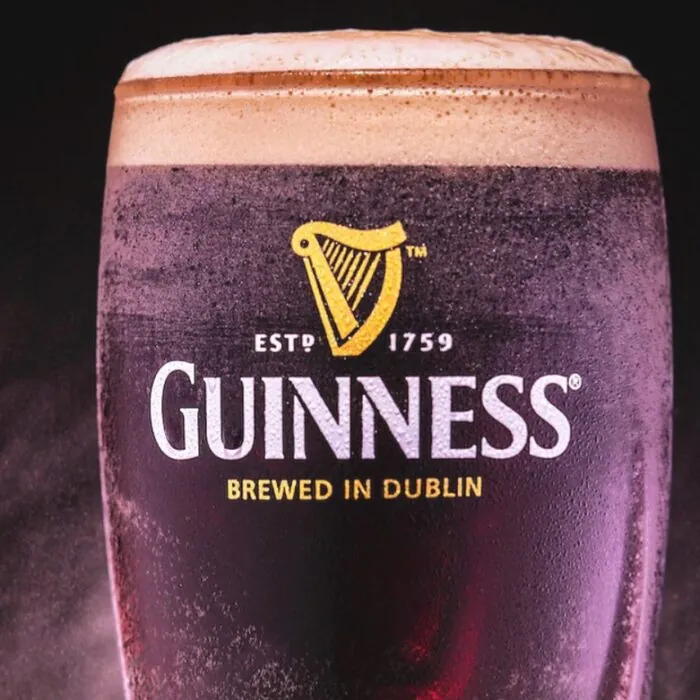 Le cocktail Black and Black - https://shaunlang.com/guinness