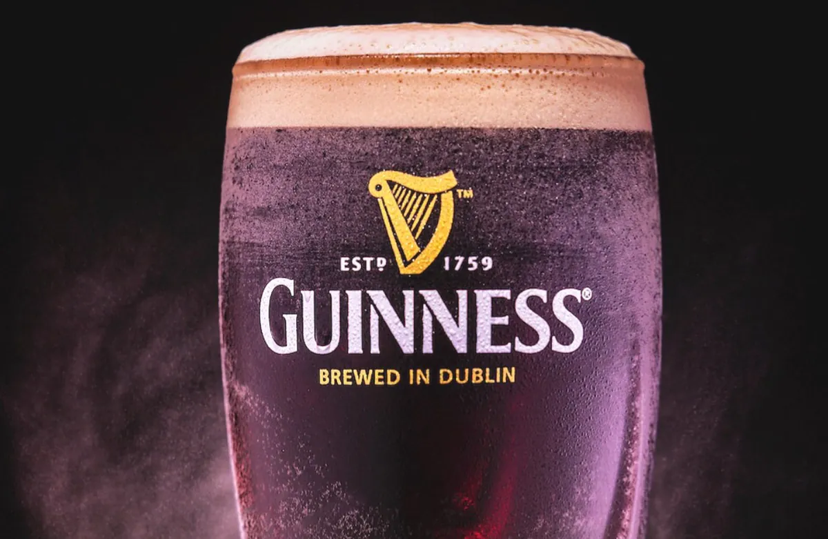 Le cocktail Black and Black - https://shaunlang.com/guinness