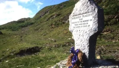 La Tragédie de Doolough 3 Le mémorial de la Tragédie de Doolough - Felix O - cc