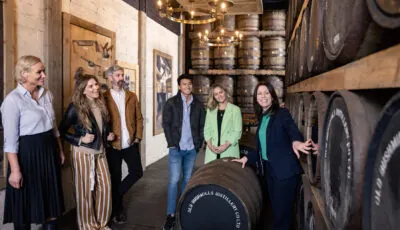 Whisky en Irlanda y Escocia: ¿qué país es mejor? 2 ¡Se dice que la destilería Bushmills de Irlanda del Norte es la más antigua del mundo! - @ ChristopherHeaney