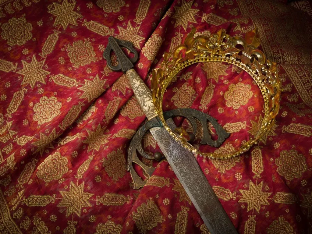 Une épée et une couronne - Canva Pro