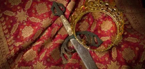 Une épée et une couronne - Canva Pro