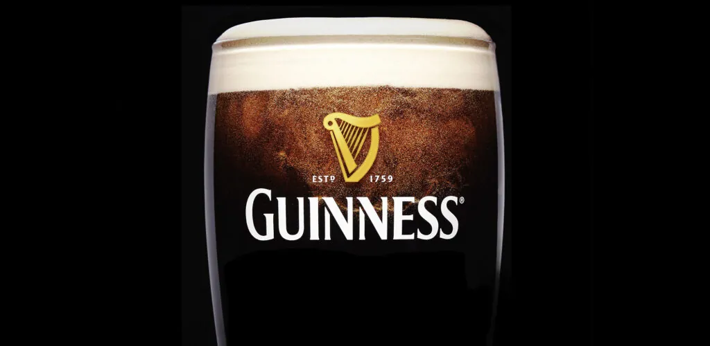 Guinness : la stout irlandaise qui a conquis les pubs britanniques !