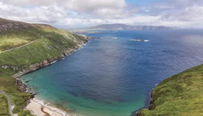 Vue aérienne de Keem Bay sur Achill Island - © Big Style Media - Fáilte Ireland