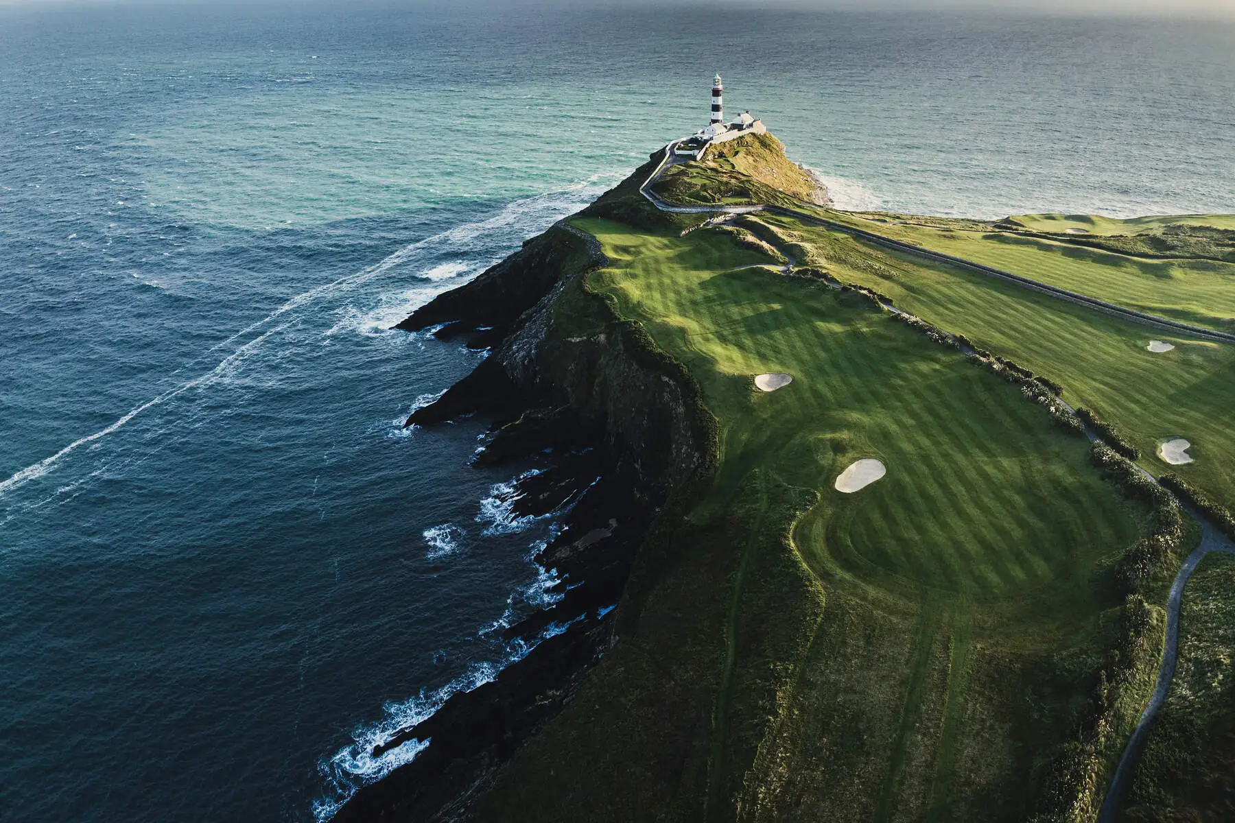 Le Old Head Lighthouse de Kinsale et son terrain de golf - ©Old Head Golf Links
