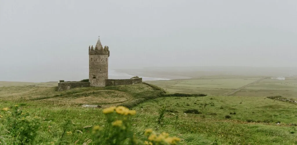 Comment éviter les frais de roaming en Irlande : les avantages de l&rsquo;utilisation de l&rsquo;eSIM pour votre voyage