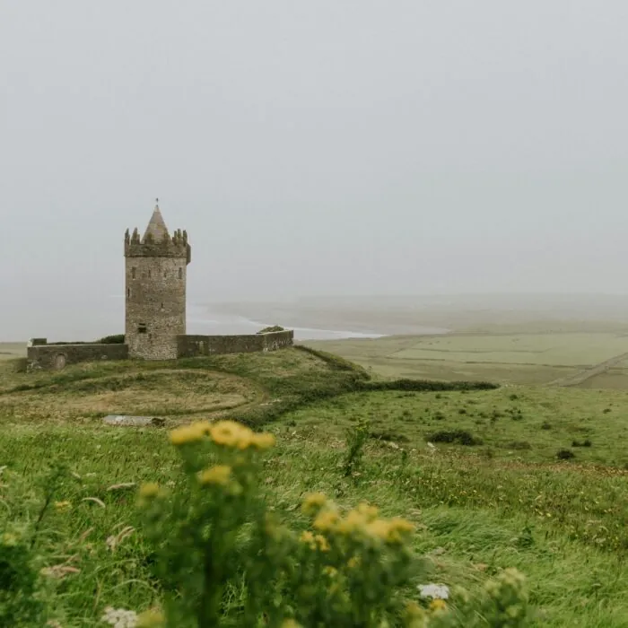Doonagore castle - Photo de Aldo De La Paz sur Unsplash