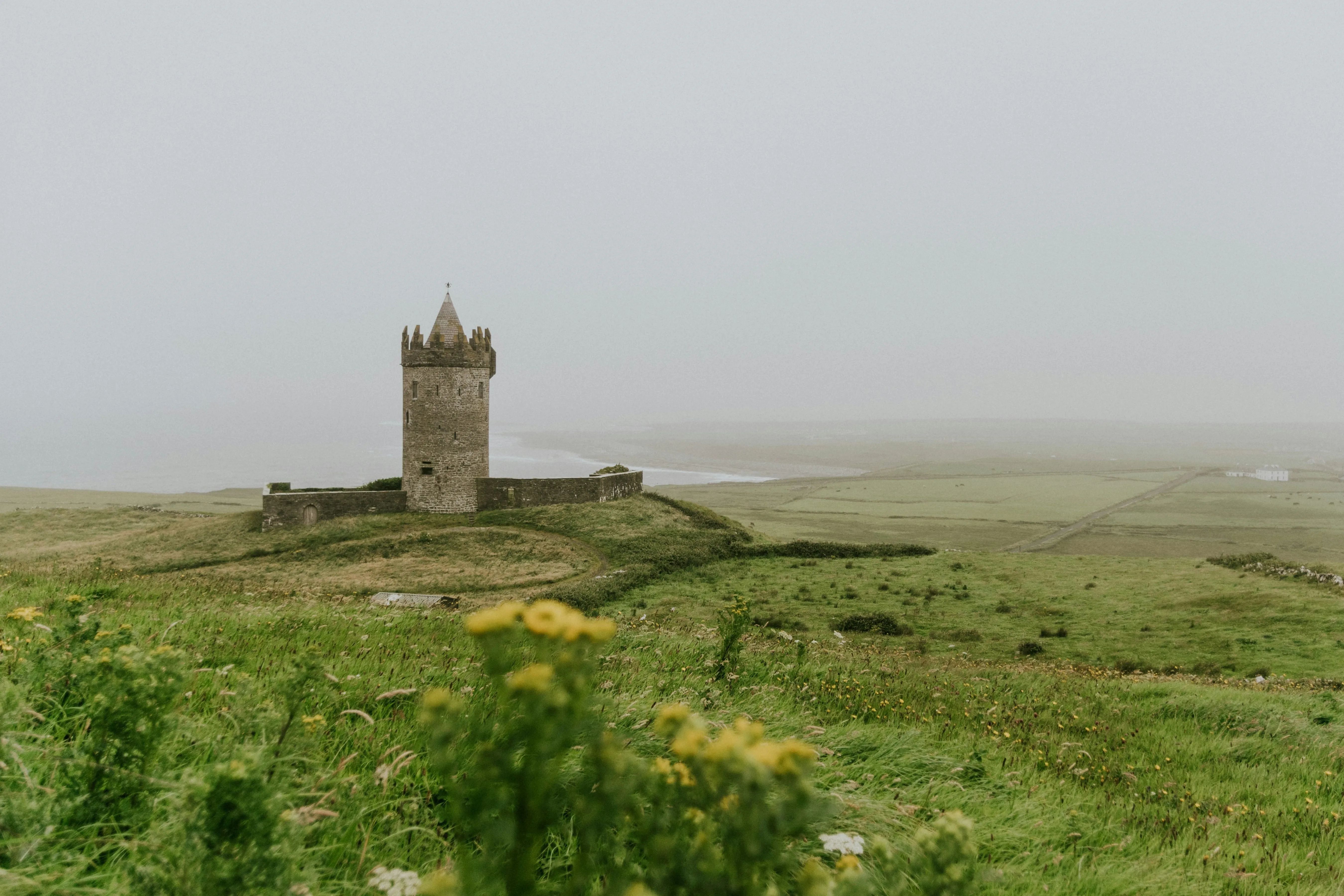 Doonagore castle - Photo de Aldo De La Paz sur Unsplash