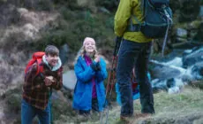 Des étudiants en randonnée en Irlande du Nord - @FinnRichards - Courtesy of Tourism Northern Ireland