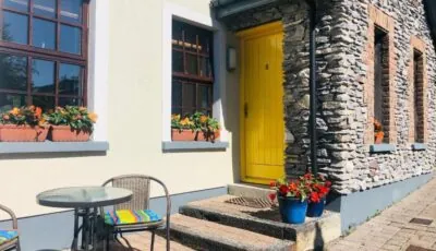 3 bedroom sleeping 5 and only 15 minute's walk from Kenmare
